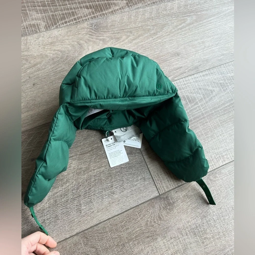 Lululemon Wunder Puff Trapper Hat in Everglade Green